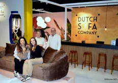 Fairload Nguyen, Dian Fles, Leona Veldkamp en Bob van Bakel van Dutch Sofa Company.
